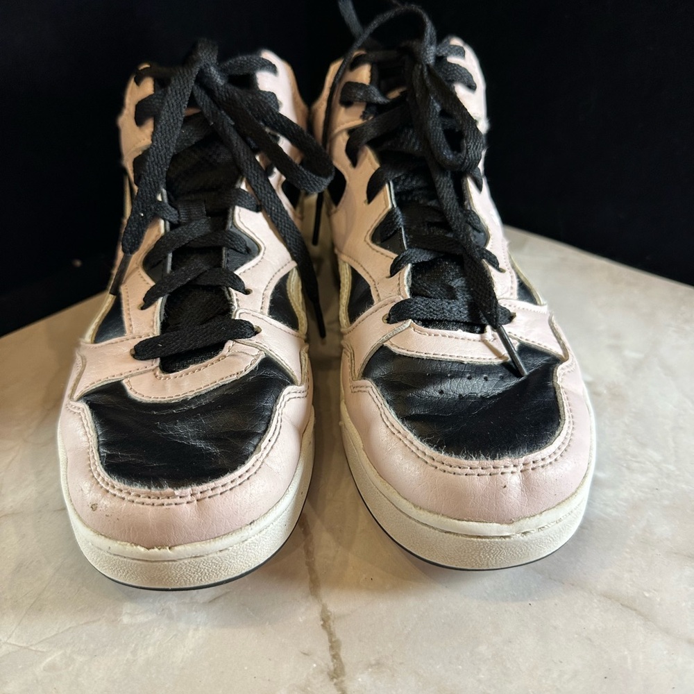 Reebok pink and White Sneakers - Picture 1 of 8